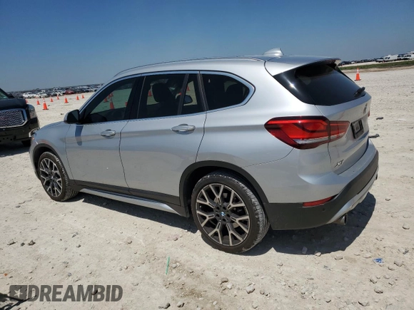 2021 BMW X1 sDrive28i z VIN WBXJG7C04M5T32801, wystawiony jako Copart lot #52046425 z przebiegiem 45 584 mil mil oraz Szkody całkowita. Historia ofert i sprzedaży dostępna na DreamBid. Obrazek 2.