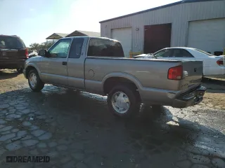 2002 GMC Sonoma SLS with VIN 1GTCS19W028235152, listed as a Copart auction lot 77214224 with 186,339 mi miles and Salvage Title. Bid and sale history available at carsss.com. Image 2.