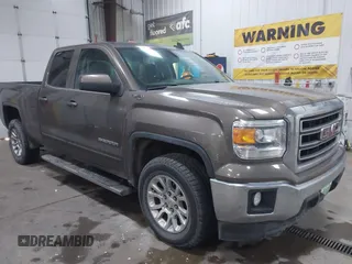 2015 GMC Sierra 1500 SLE z VIN 1GTV2UEC3FZ254994, wystawiony jako IAAI lot #41996188 z przebiegiem 104 704 mil mil oraz . Historia ofert i sprzedaży dostępna na DreamBid. Obrazek 1.