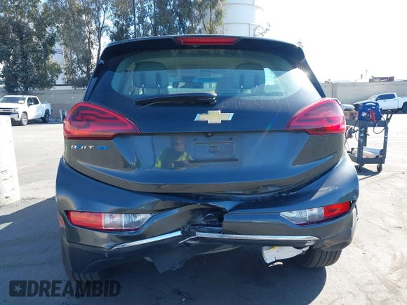 2020 Chevrolet Bolt EV LT z VIN 1G1FY6S05L4135290, wystawiony jako IAAI lot #41598059 z przebiegiem 46 938 mil mil oraz . Historia ofert i sprzedaży dostępna na DreamBid. Obrazek 6.