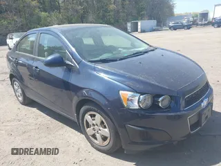 2016 Chevrolet Sonic LS z VIN 1G1JA5SG7G4120480, wystawiony jako IAAI lot #42143819 z przebiegiem 166 172 mil mil oraz . Historia ofert i sprzedaży dostępna na DreamBid. Obrazek 1.