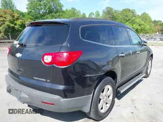 2012 Chevrolet Traverse 1LT z VIN 1GNKVGED7CJ264501, wystawiony jako IAAI lot #42114940 z przebiegiem 175 303 mil mil oraz . Historia ofert i sprzedaży dostępna na DreamBid. Obrazek 4.