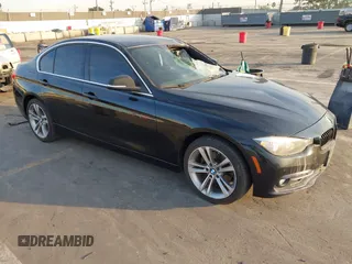 2017 BMW 3 Series 330i z VIN WBA8B9G34HNU52322, wystawiony jako IAAI lot #41408917 z przebiegiem 96 663 mil mil oraz . Historia ofert i sprzedaży dostępna na DreamBid. Obrazek 1.
