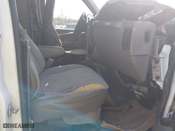 2005 GMC Savana Cargo Van Y3H Paratransit with VIN 1GTHG39U551134395, listed as a IAAI auction lot 41779525 with 1 mi miles. Bid and sale history available at carsss.com. Image 5.