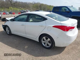 2013 Hyundai Elantra GLS z VIN 5NPDH4AE7DH328536, wystawiony jako IAAI lot #42138081 z przebiegiem 105 199 mil mil oraz . Historia ofert i sprzedaży dostępna na DreamBid. Obrazek 3.