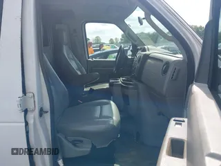 2013 Ford Econoline Cargo Commercial z VIN 1FTNE1EW2DDA04169, wystawiony jako IAAI lot #42110332 z przebiegiem 65 551 mil mil oraz . Historia ofert i sprzedaży dostępna na DreamBid. Obrazek 5.