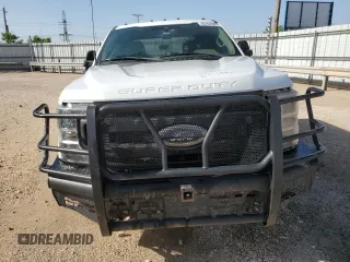 2021 Ford F-250 XL z VIN 1FT7W2BT8MEE18914, wystawiony jako Copart lot #54020325 z przebiegiem 151 014 mil mil oraz Czysty tytuł • Clean title. Historia ofert i sprzedaży dostępna na DreamBid. Obrazek 5.