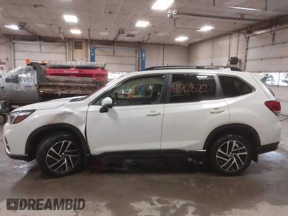 2019 Subaru Forester Limited with VIN JF2SKAUC3KH526772, listed as a IAAI auction lot 41769522 with 35,688 mi miles. Bid and sale history available at carsss.com. Image 14.