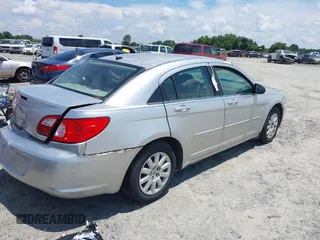 2008 Chrysler Sebring LX z VIN 1C3LC46K18N151209, wystawiony jako IAAI lot #39868707 z przebiegiem 181 893 mil mil oraz . Historia ofert i sprzedaży dostępna na DreamBid. Obrazek 4.