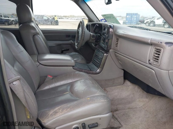 2003 GMC Yukon Denali with VIN 1GKEK63U13J206304, listed as a IAAI auction lot 41703536 with 224,781 mi miles. Bid and sale history available at carsss.com. Image 5.