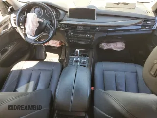 2016 BMW X5 xDrive35i z VIN 5UXKR0C51G0P30210, wystawiony jako Copart lot #49525235 z przebiegiem Nie podano mil oraz Szkoda całkowita • Salvage title. Historia ofert i sprzedaży dostępna na DreamBid. Obrazek 8.