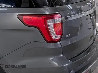 2017 Ford Explorer XLT z VIN 1FM5K8D89HGD08040, wystawiony jako IAAI lot #42516623 z przebiegiem 50 937 mil mil oraz . Historia ofert i sprzedaży dostępna na DreamBid. Obrazek 22.