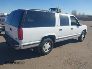 1999 GMC Suburban with VIN 3GKFK16R5XG547226, listed as a IAAI auction lot 41692781 with 189,820 mi miles. Bid and sale history available at carsss.com. Image 4.