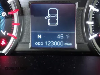 2018 Toyota 4Runner SR5 z VIN JTEZU5JR2J5175663, wystawiony jako IAAI lot #41798215 z przebiegiem 123 000 mil mil oraz . Historia ofert i sprzedaży dostępna na DreamBid. Obrazek 16.