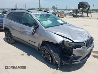 2021 Jeep Cherokee Altitude z VIN 1C4PJLLB4MD215146, wystawiony jako IAAI lot #42253929 z przebiegiem 42 666 mil mil oraz . Historia ofert i sprzedaży dostępna na DreamBid. Obrazek 1.