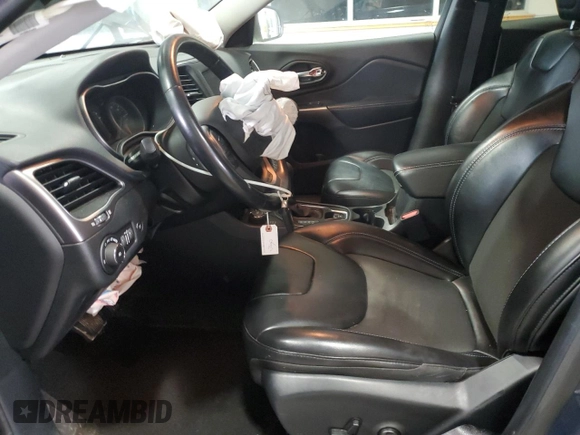 2020 Jeep Cherokee Latitude Plus z VIN 1C4PJMLN5LD553329, wystawiony jako Copart lot #56834895 z przebiegiem 63 582 mil mil oraz Szkoda całkowita • Salvage title. Historia ofert i sprzedaży dostępna na DreamBid. Obrazek 7.