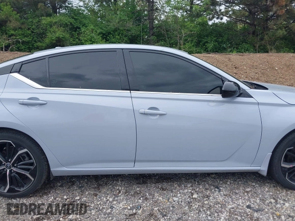 2024 Nissan Altima SR z VIN 1N4BL4CV0RN325574, wystawiony jako IAAI lot #42156140 z przebiegiem 19 715 mil mil oraz . Historia ofert i sprzedaży dostępna na DreamBid. Obrazek 14.