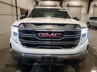 2025 GMC Sierra 1500 SLT z VIN 1GTUUDED0SZ240561, wystawiony jako Copart lot #60465185 z przebiegiem 6 904 mil mil oraz Czysty tytuł • Clean title. Historia ofert i sprzedaży dostępna na DreamBid. Obrazek 5.