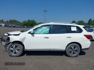 2019 Nissan Pathfinder S z VIN 5N1DR2MM7KC646276, wystawiony jako IAAI lot #42394605 z przebiegiem 75 708 mil mil oraz . Historia ofert i sprzedaży dostępna na DreamBid. Obrazek 14.