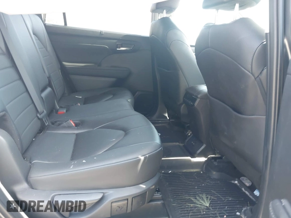 2024 Toyota Highlander LE z VIN 5TDKDRBH6RS552634, wystawiony jako IAAI lot #42086919 z przebiegiem 12 606 mil mil oraz . Historia ofert i sprzedaży dostępna na DreamBid. Obrazek 8.
