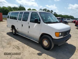 2004 Ford Econoline Passenger XL with VIN 1FBSS31L84HA53604, listed as a Copart auction lot 54428125 with 165,114 mi miles and Clean title. Bid and sale history available at DreamBid. Image 4.
