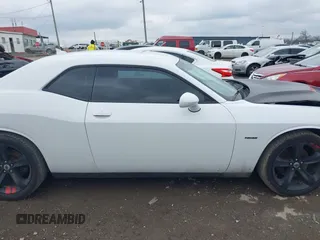 2017 Dodge Challenger R/T Plus z VIN 2C3CDZBT4HH604627, wystawiony jako IAAI lot #41500886 z przebiegiem 54 058 mil mil oraz . Historia ofert i sprzedaży dostępna na DreamBid. Obrazek 13.