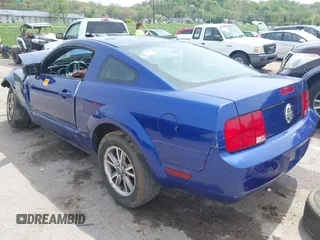 2005 Ford Mustang Deluxe with VIN 1ZVFT80N355159517, listed as a IAAI auction lot 42064180 with Not provided miles and . Bid and sale history available at DreamBid. Image 3.