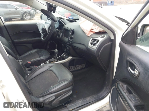 2020 Jeep Compass Altitude z VIN 3C4NJCBB9LT108501, wystawiony jako IAAI lot #41700451 z przebiegiem 66 395 mil mil oraz . Historia ofert i sprzedaży dostępna na DreamBid. Obrazek 5.