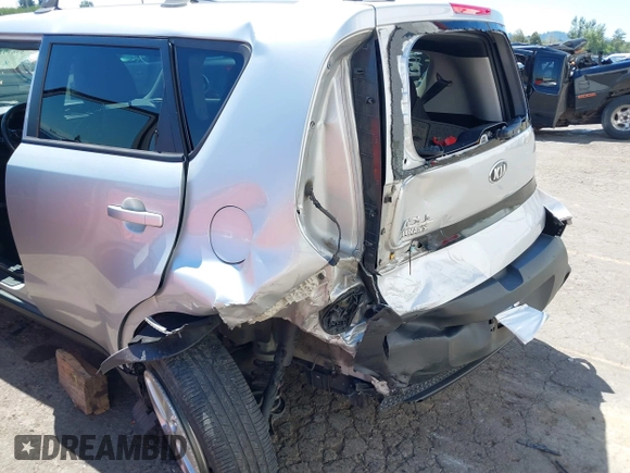 2015 Kia Soul with VIN KNDJN2A20F7795780, listed as a IAAI auction lot 39879289 with 120,531 mi miles. Bid and sale history available at carsss.com. Image 6.