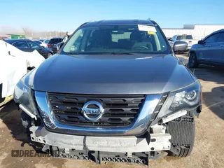 2017 Nissan Pathfinder SV with VIN 5N1DR2MM2HC613081, listed as a IAAI auction lot 41644059 with 137,371 mi miles. Bid and sale history available at carsss.com. Image 6.