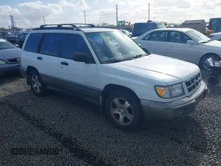 1999 Subaru Forester S with VIN JF1SF6554XH729909, listed as a IAAI auction lot 41722160 with 175,850 mi miles. Bid and sale history available at carsss.com. Image 1.
