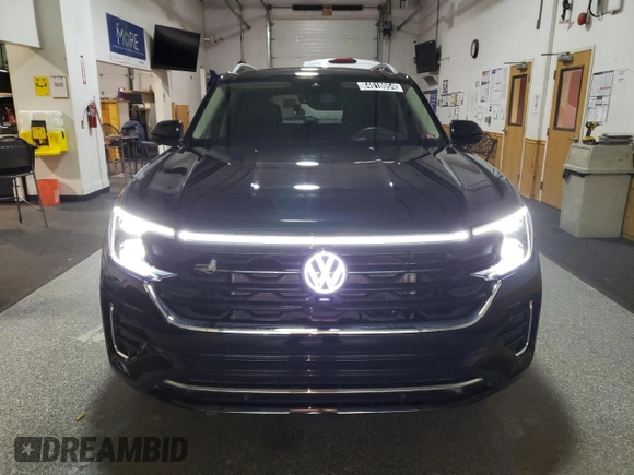 2024 Volkswagen Atlas SEL Premium R-Line with VIN 1V2FR2CA6RC506944, listed as a Copart auction lot 84018054 with 5,616 mi miles and Clean title. Bid and sale history available at DreamBid. Image 5.