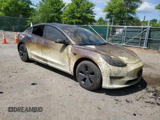 2021 Tesla Model 3 Standard Range Plus z VIN 5YJ3E1EA1MF096234, wystawiony jako Copart lot #53093815 z przebiegiem 14 019 mil mil oraz Szkody całkowita. Historia ofert i sprzedaży dostępna na DreamBid. Obrazek 4.