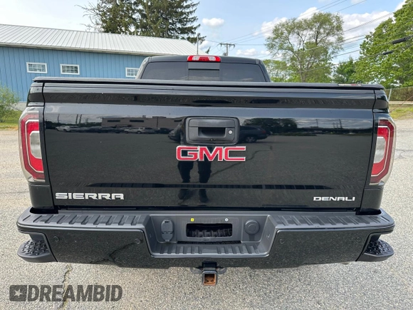2018 GMC Sierra 1500 Denali z VIN 3GTU2PEJXJG171695, wystawiony jako Copart lot #59631005 z przebiegiem 226 029 mil mil oraz Czysty tytuł • Clean title. Historia ofert i sprzedaży dostępna na DreamBid. Obrazek 15.