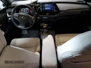 2024 Lexus UX with VIN JTHX6JBH5R2171624, listed as a Copart auction lot 48083695 with 4,231 mi miles and Salvage Title. Bid and sale history available at carsss.com. Image 8.