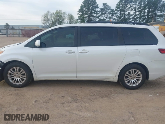 2015 Toyota Sienna XLE with VIN 5TDYK3DC8FS639221, listed as a IAAI auction lot 41891188 with 195,610 mi miles. Bid and sale history available at carsss.com. Image 14.