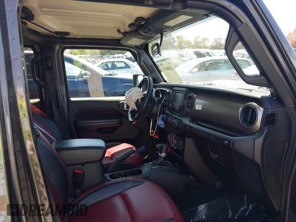 2020 Jeep Wrangler Unlimited Freedom z VIN 1C4HJXDG8LW338702, wystawiony jako IAAI lot #42006692 z przebiegiem 48 389 mil mil oraz . Historia ofert i sprzedaży dostępna na DreamBid. Obrazek 5.