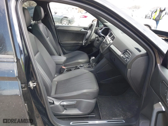2023 Volkswagen Tiguan SE R-Line Black with VIN 3VV8B7AX4PM019421, listed as a IAAI auction lot 41885691 with 36,332 mi miles. Bid and sale history available at carsss.com. Image 5.