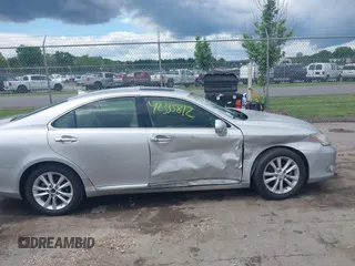 2012 Lexus ES 330 z VIN JTHBK1EG2C2497722, wystawiony jako IAAI lot #42335812 z przebiegiem 119 234 mil mil oraz . Historia ofert i sprzedaży dostępna na DreamBid. Obrazek 13.