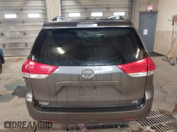 2014 Toyota Sienna LE with VIN 5TDJK3DC9ES071870, listed as a IAAI auction lot 41133491 with 82,134 mi miles. Bid and sale history available at carsss.com. Image 16.
