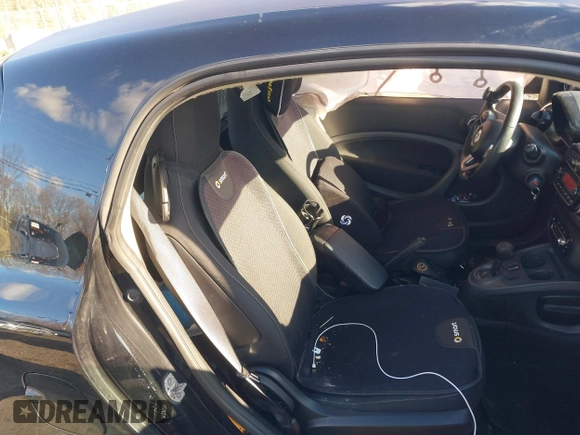 2016 Smart fortwo Passion with VIN WMEFJ5DA6GK079651, listed as a IAAI auction lot 41607293 with 146,753 mi miles and . Bid and sale history available at DreamBid. Image 8.