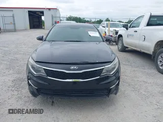 2017 Kia Optima LX z VIN 5XXGT4L36HG152832, wystawiony jako IAAI lot #42445597 z przebiegiem 183 875 mil mil oraz . Historia ofert i sprzedaży dostępna na DreamBid. Obrazek 12.
