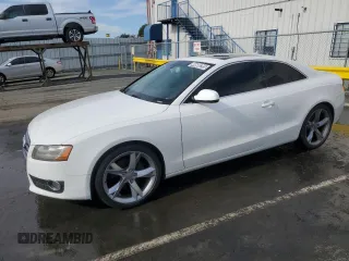 2011 Audi A5 Premium Plus z VIN WAULFAFR1BA037172, wystawiony jako Copart lot #46600295 z przebiegiem 89 302 mil mil oraz Czysty tytuł • Clean title. Historia ofert i sprzedaży dostępna na DreamBid. Obrazek 1.