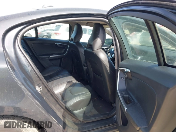 2014 Volvo S60 T5 z VIN YV1612FS1E2275524, wystawiony jako IAAI lot #41914398 z przebiegiem 122 286 mil mil oraz . Historia ofert i sprzedaży dostępna na DreamBid. Obrazek 8.