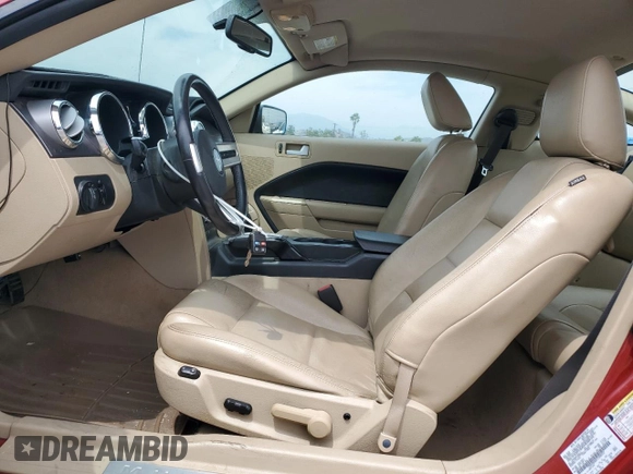 2007 Ford Mustang Deluxe z VIN 1ZVHT80N075308557, wystawiony jako Copart lot #58405905 z przebiegiem 132 271 mil mil oraz Czysty tytuł • Clean title. Historia ofert i sprzedaży dostępna na DreamBid. Obrazek 7.