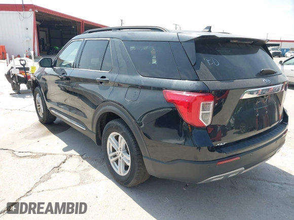 2023 Ford Explorer XLT with VIN 1FMSK7DH5PGB18456, listed as a IAAI auction lot 42067888 with 20,856 mi miles. Bid and sale history available at carsss.com. Image 3.