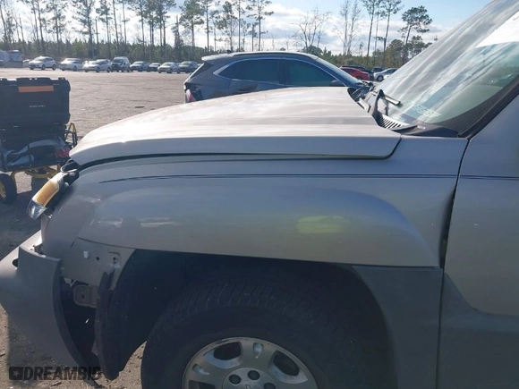 2006 Chevrolet Avalanche LT with VIN 3GNEC12Z36G135855, listed as a IAAI auction lot 41544125 with 171,238 mi miles. Bid and sale history available at carsss.com. Image 6.