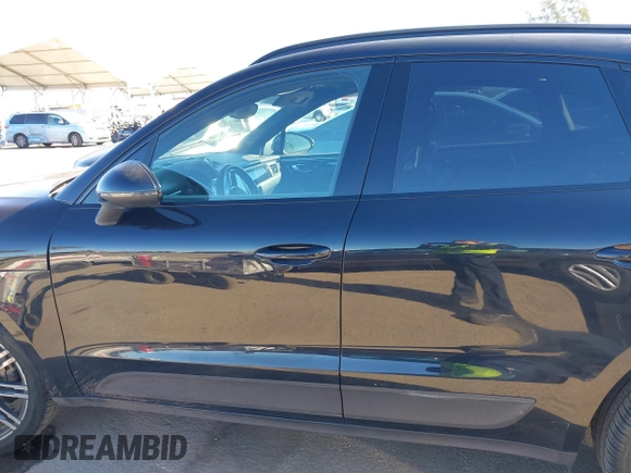 2017 Porsche Macan S z VIN WP1AB2A51HLB18359, wystawiony jako IAAI lot #38444456 z przebiegiem 59 928 mil mil oraz . Historia ofert i sprzedaży dostępna na DreamBid. Obrazek 15.
