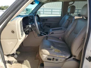 2003 Chevrolet Silverado 1500HD LS z VIN 1GCGK13U43F122682, wystawiony jako Copart lot #76813794 z przebiegiem 275 467 mil mil oraz Szkoda całkowita • Salvage title. Historia ofert i sprzedaży dostępna na DreamBid. Obrazek 7.