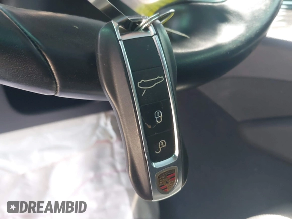 2018 Porsche Panamera с VIN WP0AA2A74JL105312, выставлен на аукционе IAAI как лот 41672584 с пробегом Не указан миль и . История ставок и продаж доступна на DreamBid. Изображение 11.